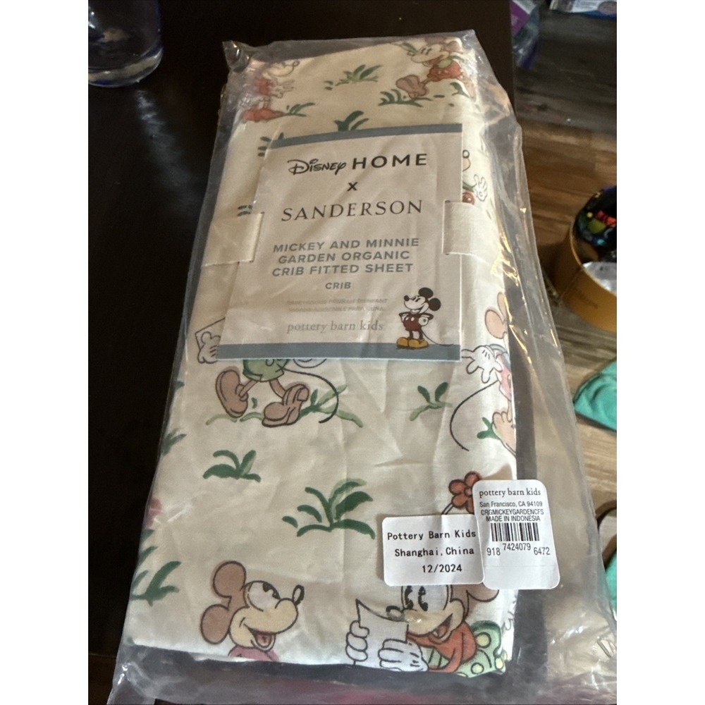 POTTERY BARN x DISNEY SANDERSON MICKEY & MINNIE GARDEN ORGANIC FITTED CRIB SHEET
